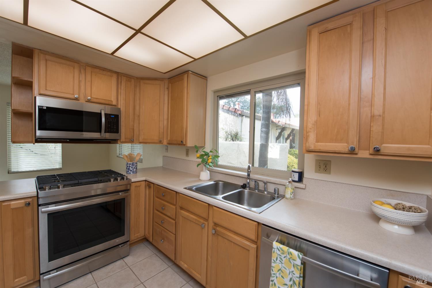 Detail Gallery Image 12 of 37 For 908 Shady Oak Dr, Santa Rosa,  CA 95404 - 3 Beds | 2 Baths