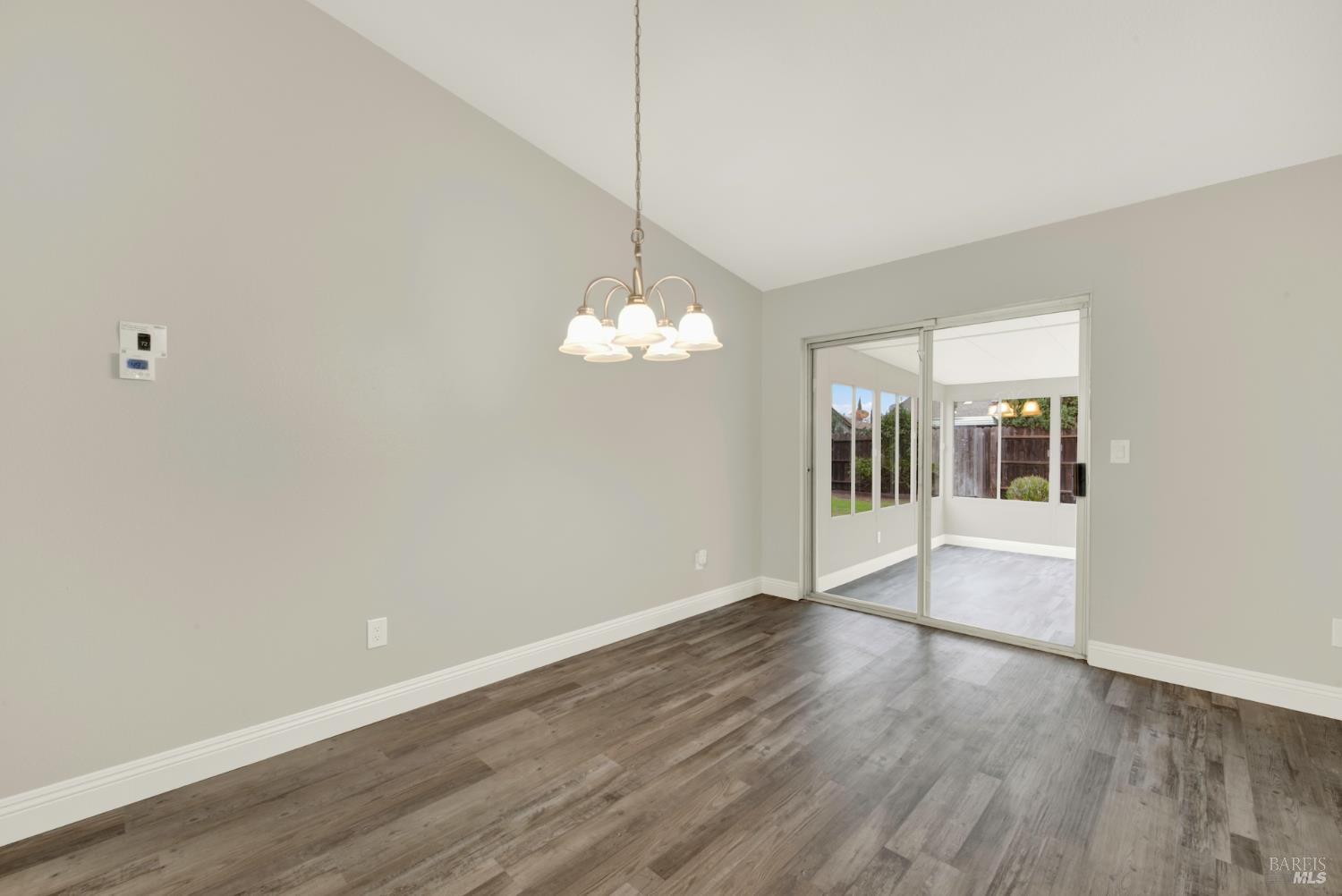 Detail Gallery Image 10 of 35 For 1402 Shasta St, Suisun City,  CA 94585 - 2 Beds | 2 Baths