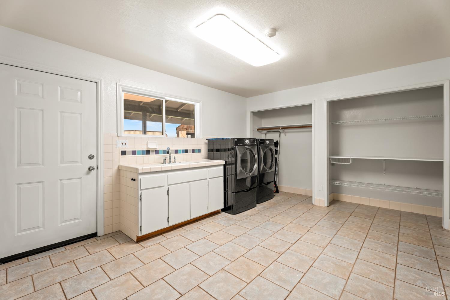 Detail Gallery Image 20 of 64 For 4595 Feliz Creek Rd, Hopland,  CA 95449 - 12 Beds | 6/1 Baths