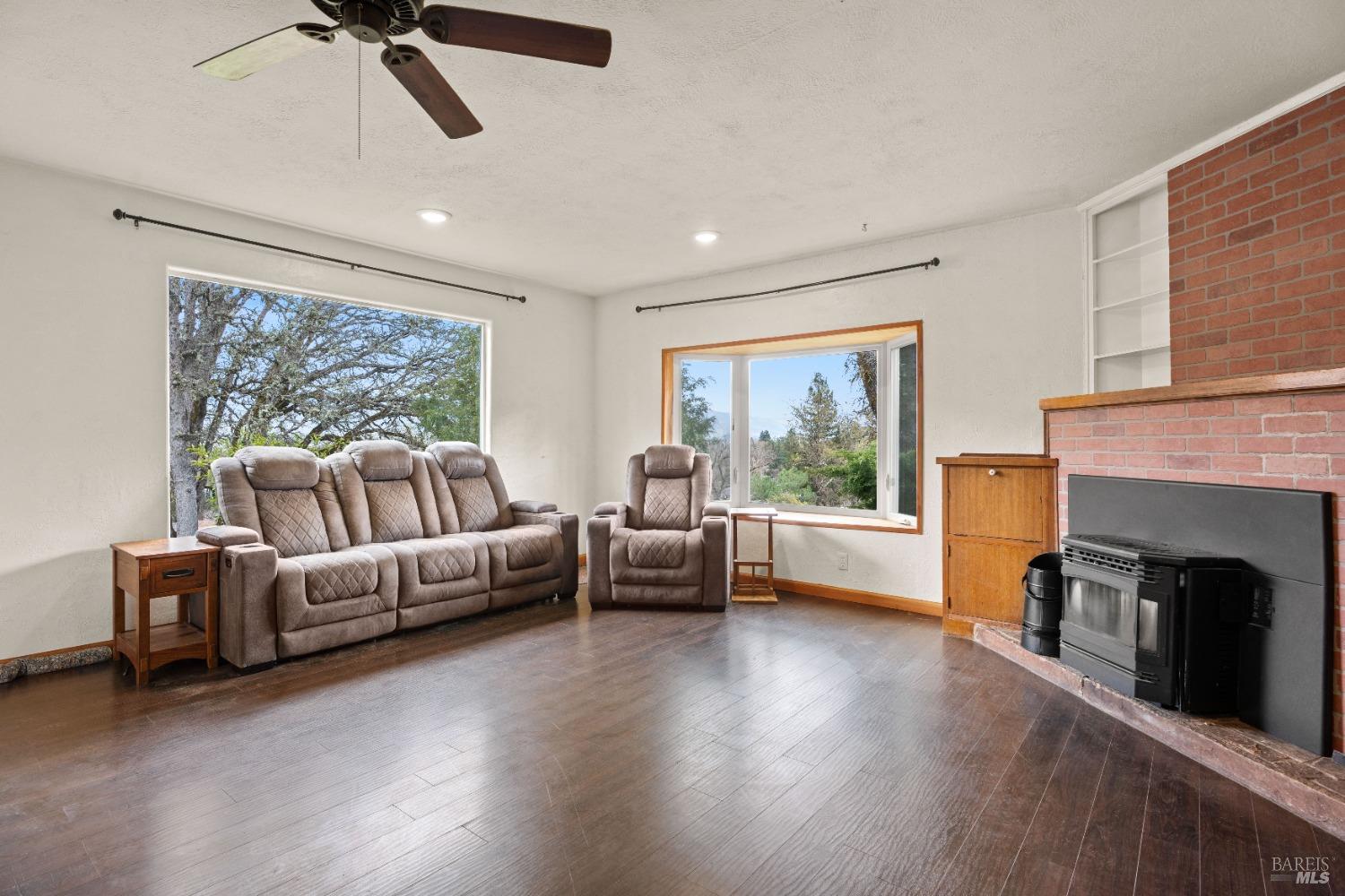 Detail Gallery Image 12 of 24 For 210 Bourbon Ln, Ukiah,  CA 95482 - 2 Beds | 1 Baths