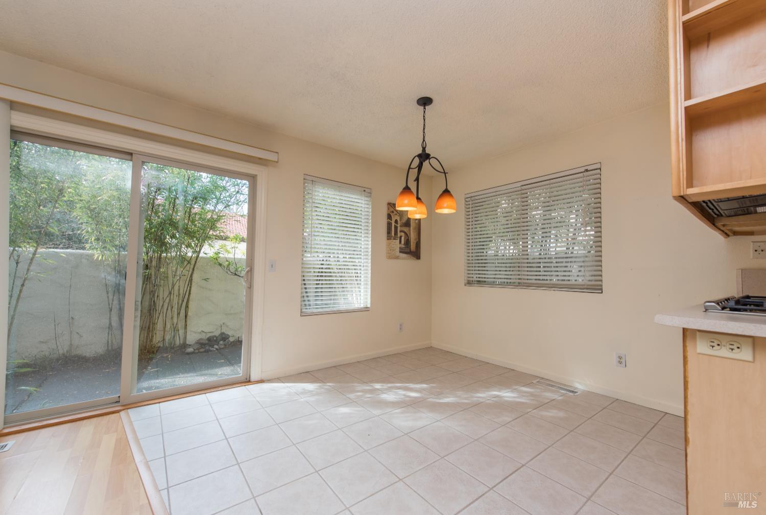 Detail Gallery Image 11 of 37 For 908 Shady Oak Dr, Santa Rosa,  CA 95404 - 3 Beds | 2 Baths