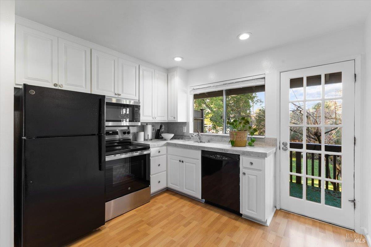 Detail Gallery Image 9 of 33 For 426 North St #14,  Healdsburg,  CA 95448 - 2 Beds | 1 Baths