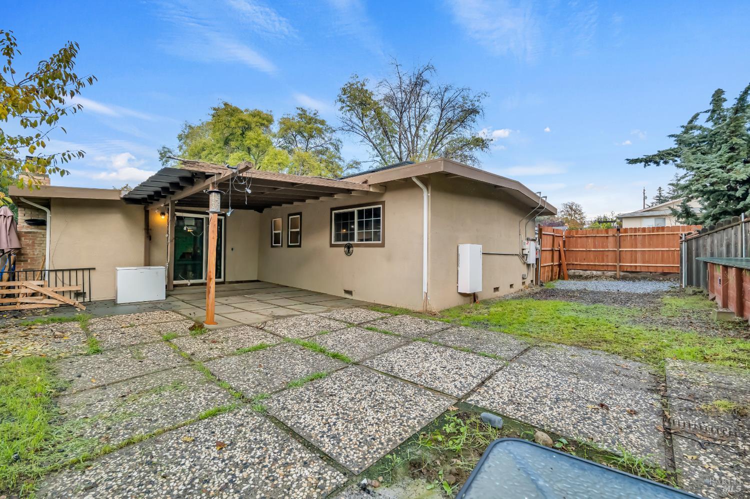 Detail Gallery Image 11 of 18 For 445 Springvalley Dr, Vacaville,  CA 95687 - 3 Beds | 2 Baths