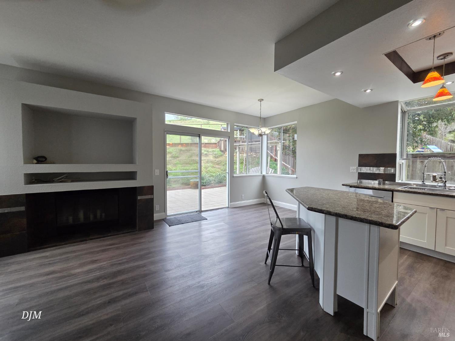 Detail Gallery Image 5 of 21 For 213 Waterview Ter, Vallejo,  CA 94591 - 3 Beds | 2/1 Baths