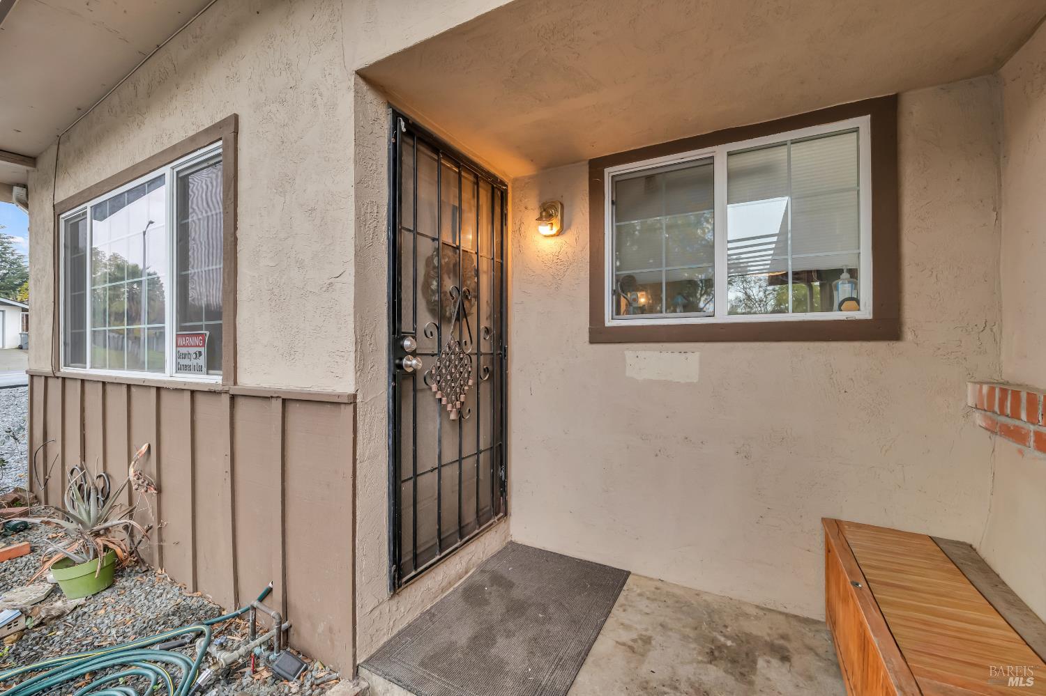 Detail Gallery Image 5 of 18 For 445 Springvalley Dr, Vacaville,  CA 95687 - 3 Beds | 2 Baths