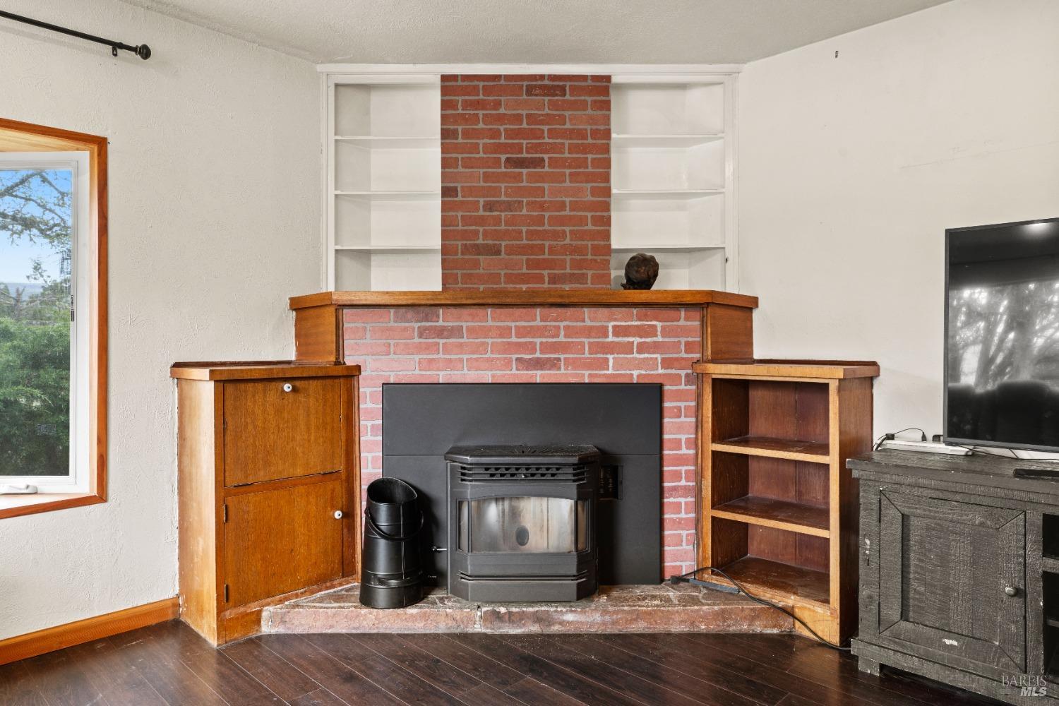 Detail Gallery Image 10 of 24 For 210 Bourbon Ln, Ukiah,  CA 95482 - 2 Beds | 1 Baths