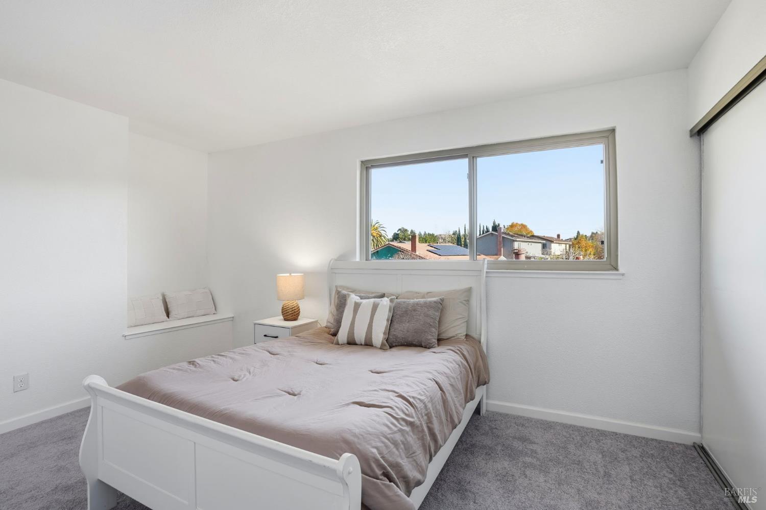 Detail Gallery Image 24 of 45 For 2100 Larchmont Cir, Fairfield,  CA 94534 - 5 Beds | 2/1 Baths