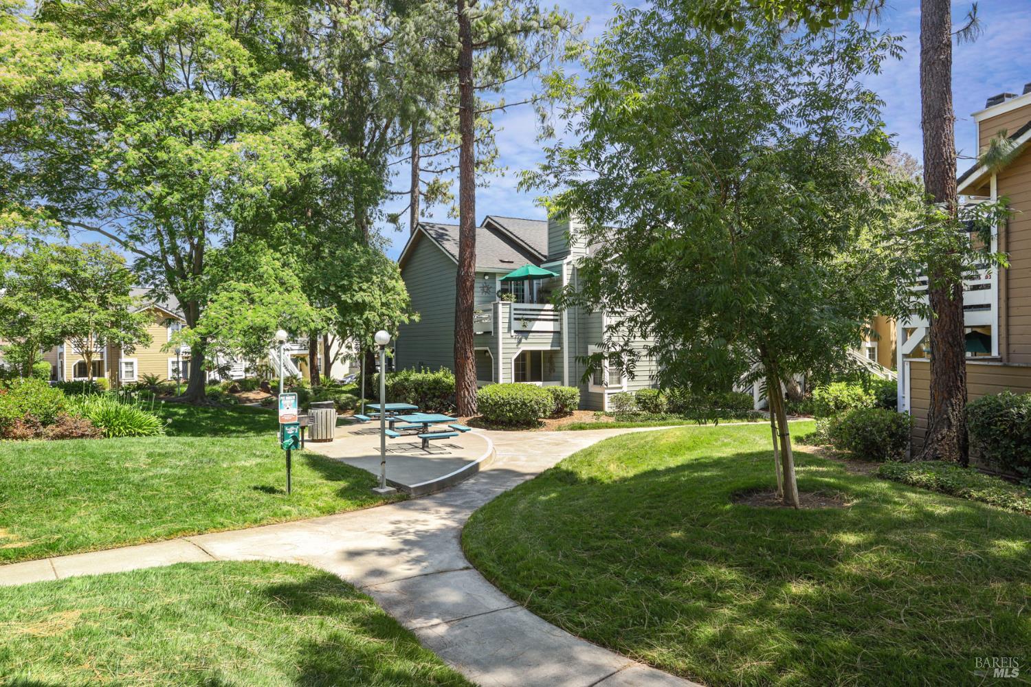 Detail Gallery Image 3 of 26 For 2915 N Texas St #129,  Fairfield,  CA 94533 - 2 Beds | 1 Baths