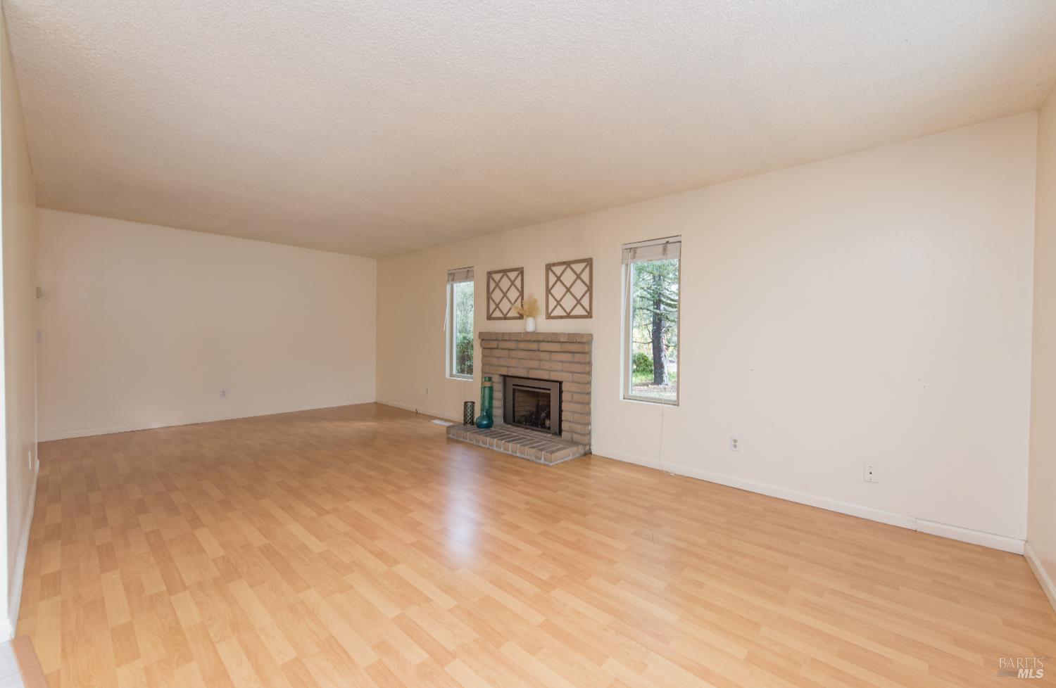 Detail Gallery Image 8 of 37 For 908 Shady Oak Dr, Santa Rosa,  CA 95404 - 3 Beds | 2 Baths