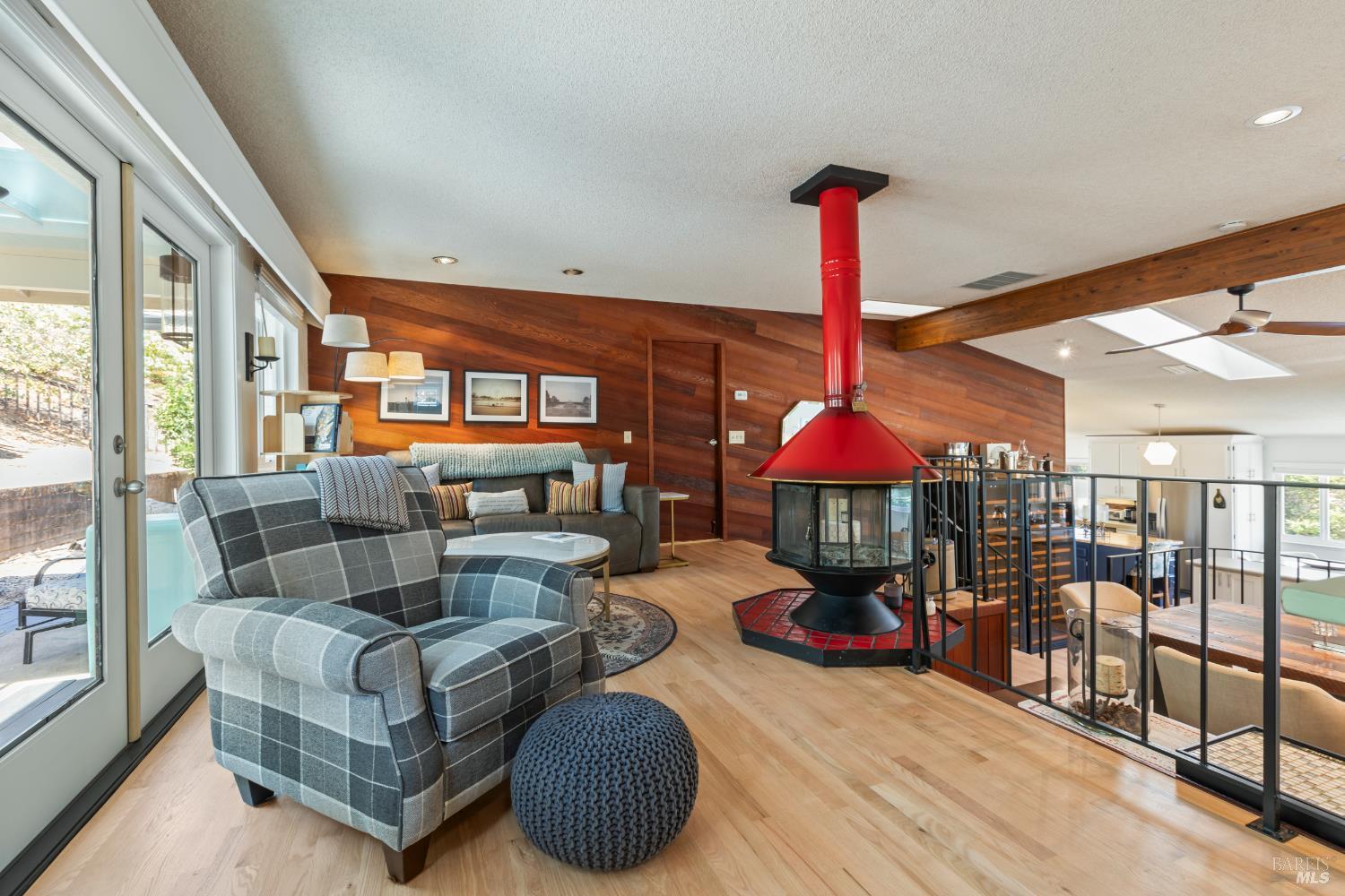 Detail Gallery Image 11 of 41 For 410 Oak Mesa Ct, Santa Rosa,  CA 95409 - 2 Beds | 2/1 Baths