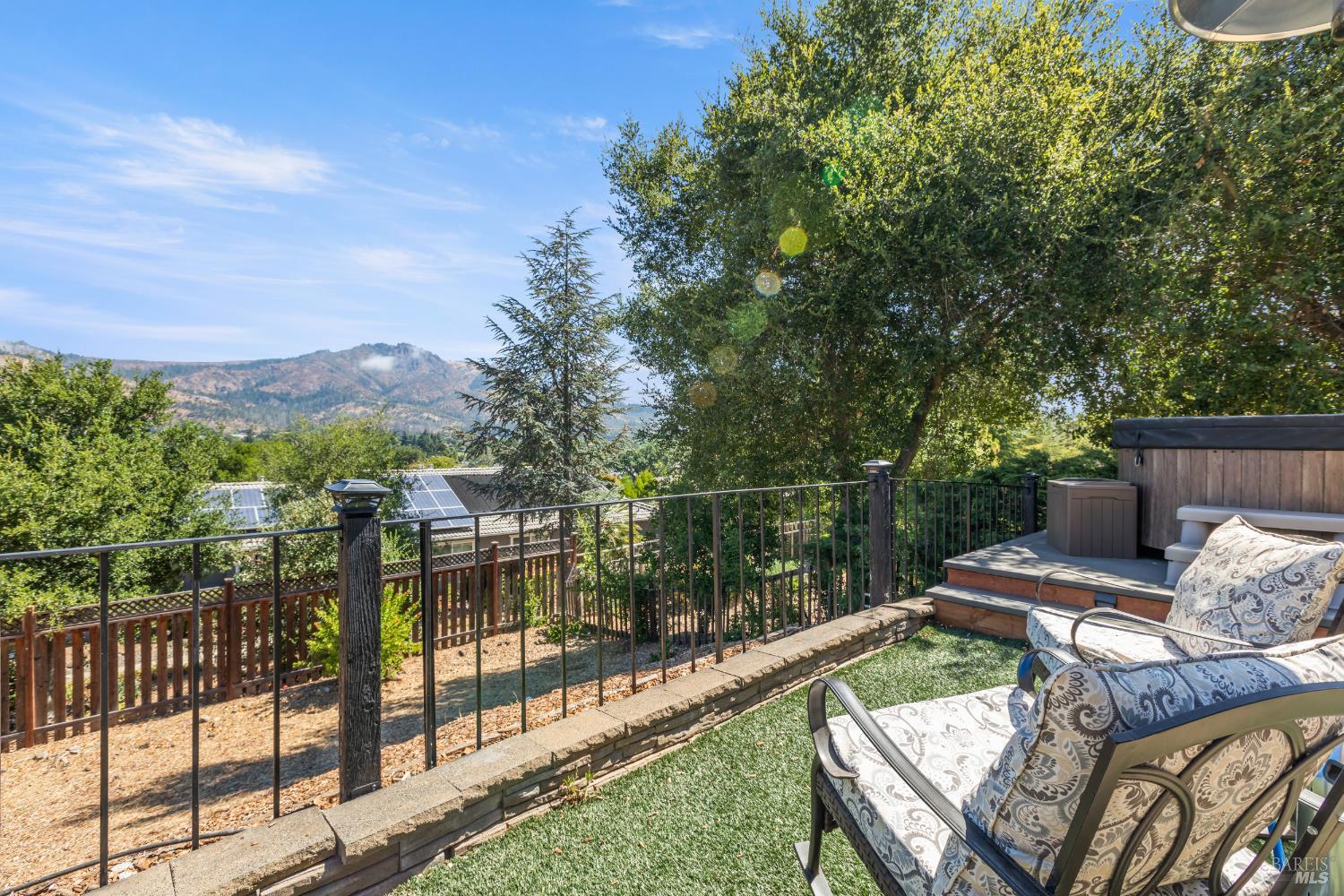 Detail Gallery Image 4 of 41 For 410 Oak Mesa Ct, Santa Rosa,  CA 95409 - 2 Beds | 2/1 Baths