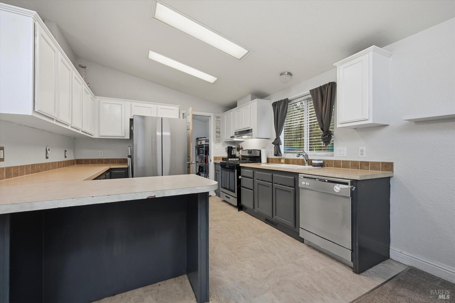 Detail Gallery Image 6 of 17 For 16845 Pebble Ct, Lower Lake,  CA 95457 - 3 Beds | 2 Baths