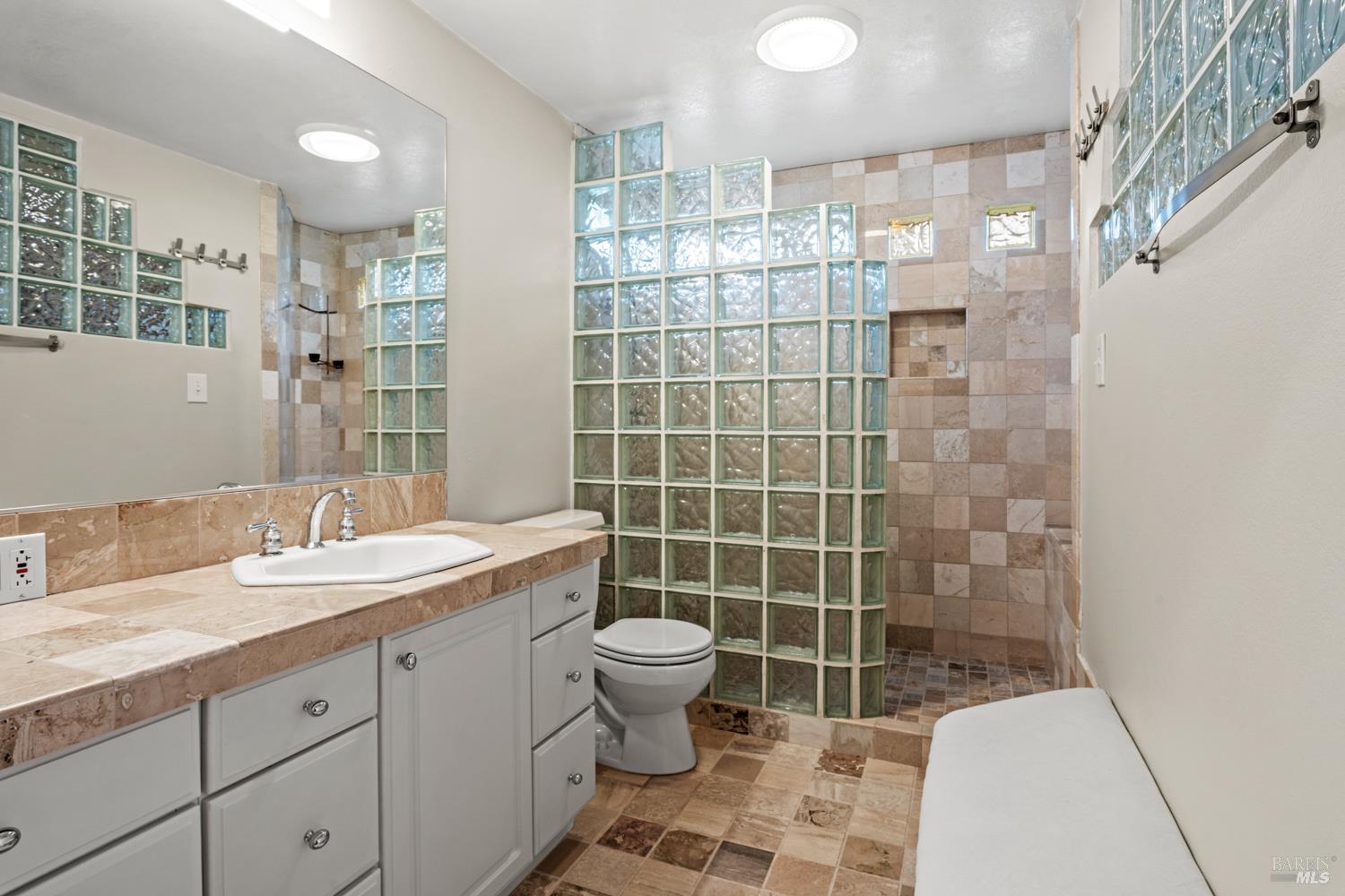 Detail Gallery Image 24 of 64 For 4595 Feliz Creek Rd, Hopland,  CA 95449 - 12 Beds | 6/1 Baths