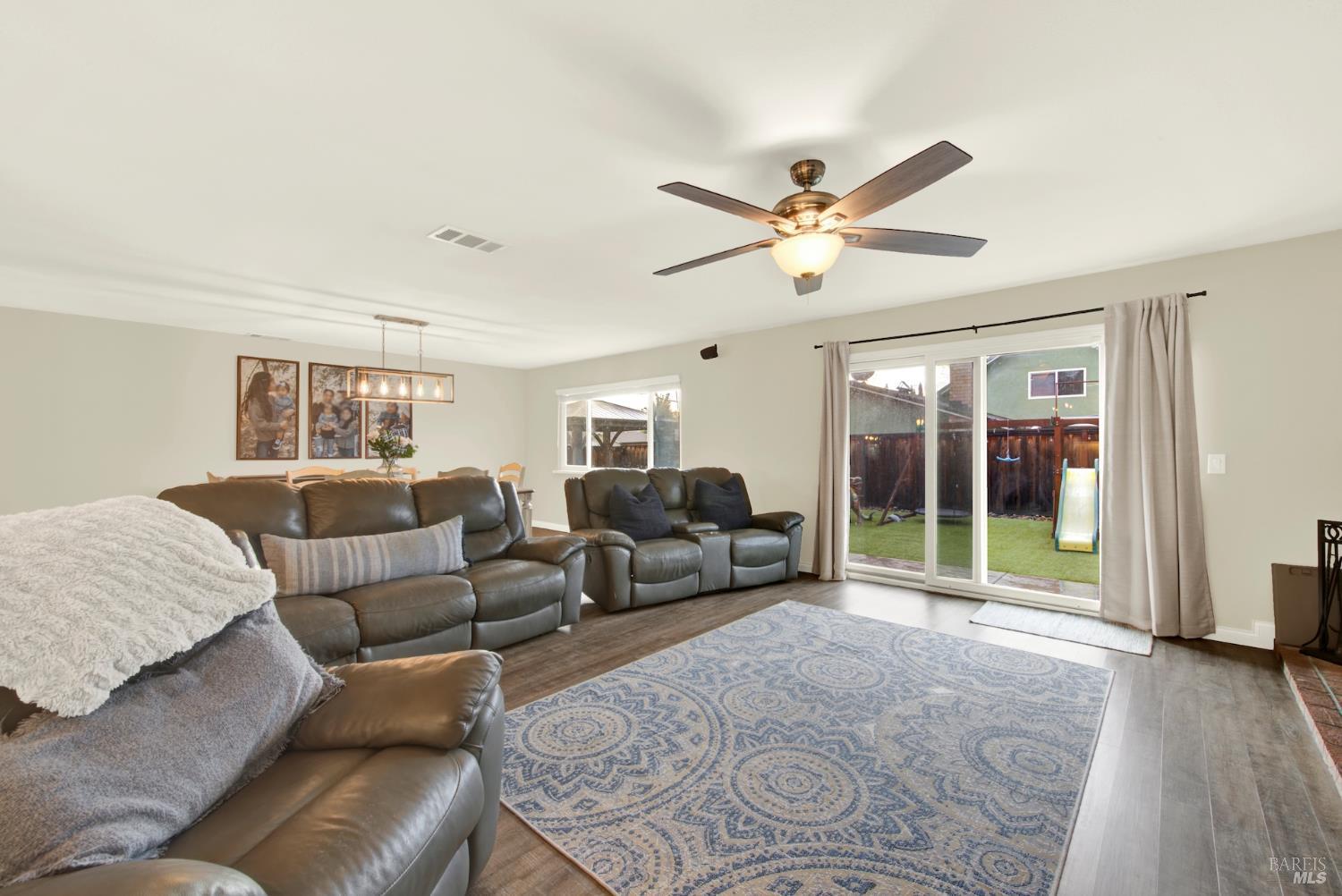 Detail Gallery Image 6 of 58 For 2903 Burbank Dr, Fairfield,  CA 94534 - 4 Beds | 2 Baths