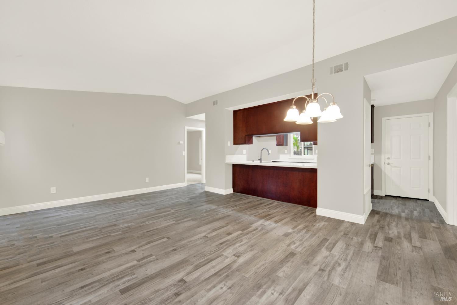 Detail Gallery Image 6 of 35 For 1402 Shasta St, Suisun City,  CA 94585 - 2 Beds | 2 Baths