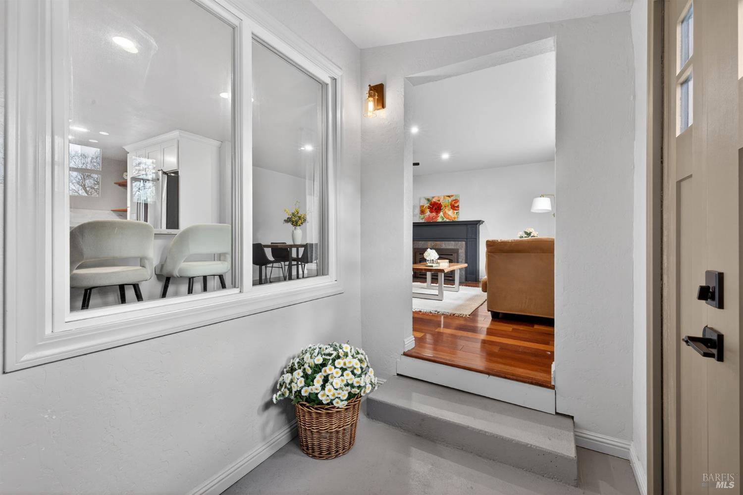 Detail Gallery Image 4 of 58 For 4933 Hansen Dr, Santa Rosa,  CA 95409 - 4 Beds | 2 Baths