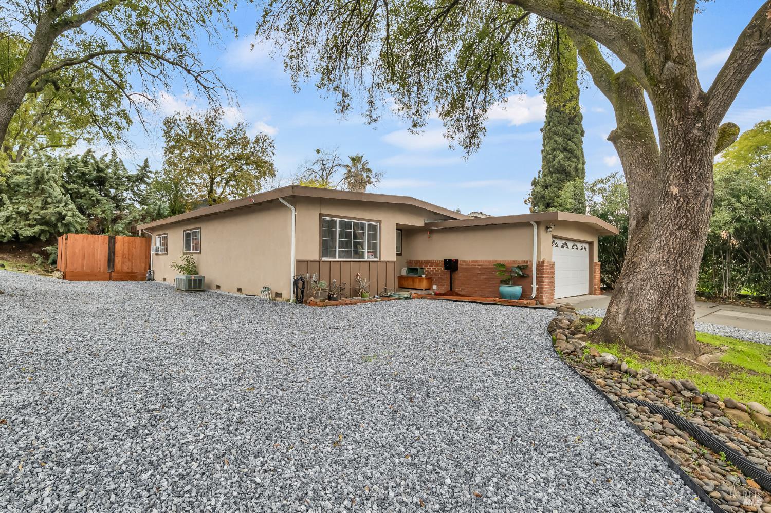 Detail Gallery Image 2 of 18 For 445 Springvalley Dr, Vacaville,  CA 95687 - 3 Beds | 2 Baths