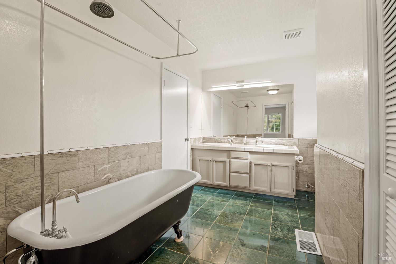 Detail Gallery Image 21 of 64 For 4595 Feliz Creek Rd, Hopland,  CA 95449 - 12 Beds | 6/1 Baths