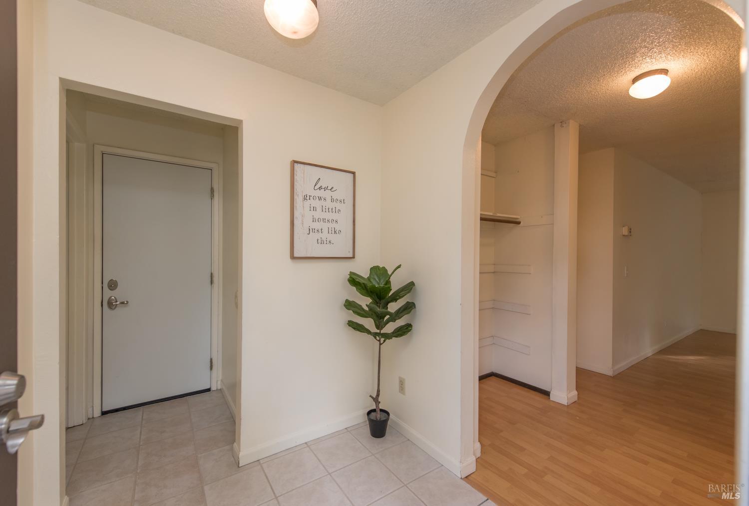 Detail Gallery Image 4 of 37 For 908 Shady Oak Dr, Santa Rosa,  CA 95404 - 3 Beds | 2 Baths