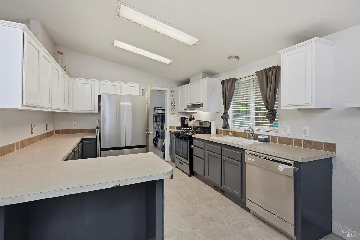 Detail Gallery Image 7 of 17 For 16845 Pebble Ct, Lower Lake,  CA 95457 - 3 Beds | 2 Baths