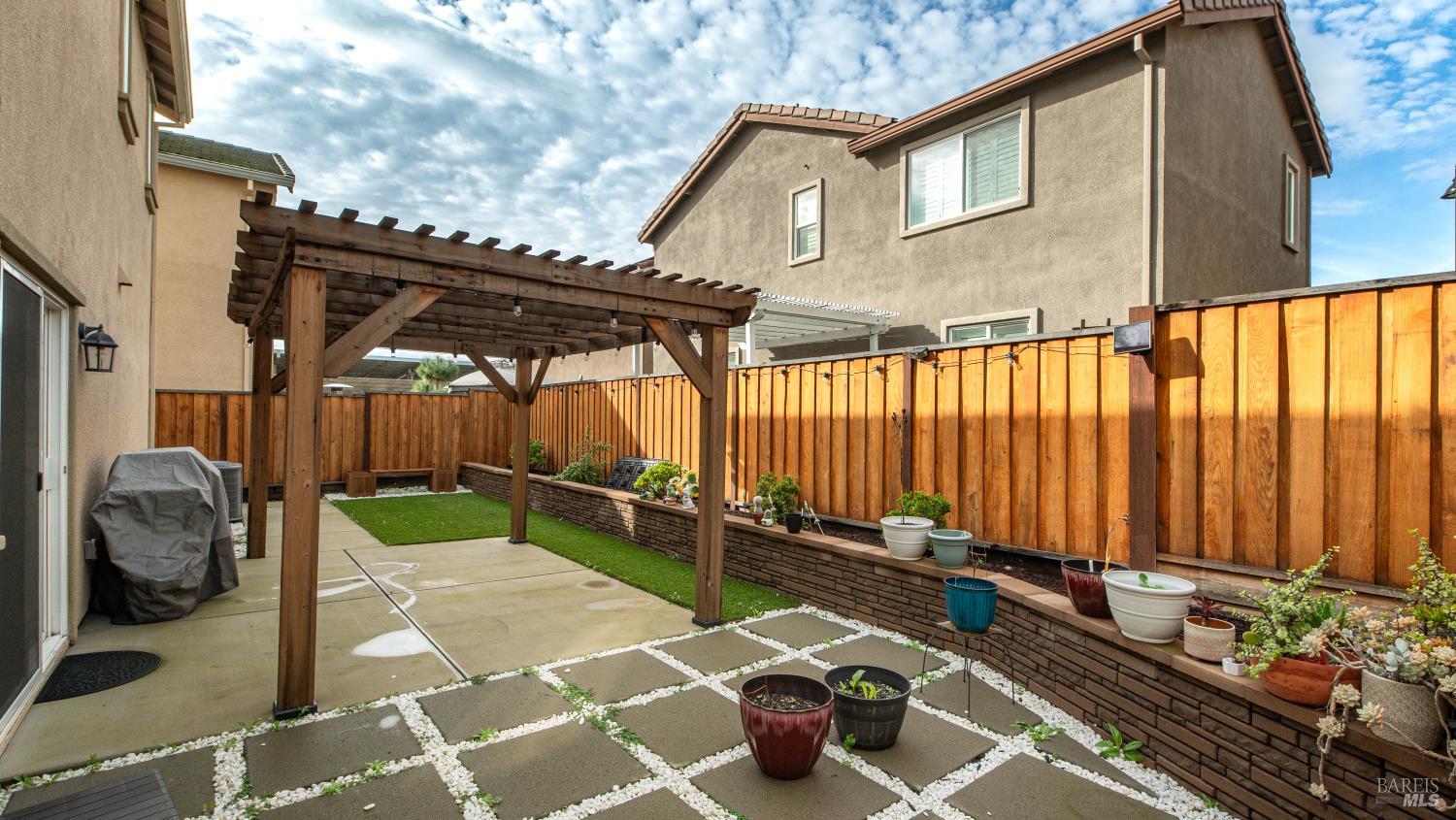 Detail Gallery Image 41 of 42 For 1464 Descanso Ln, Fairfield,  CA 94533 - 3 Beds | 2/1 Baths