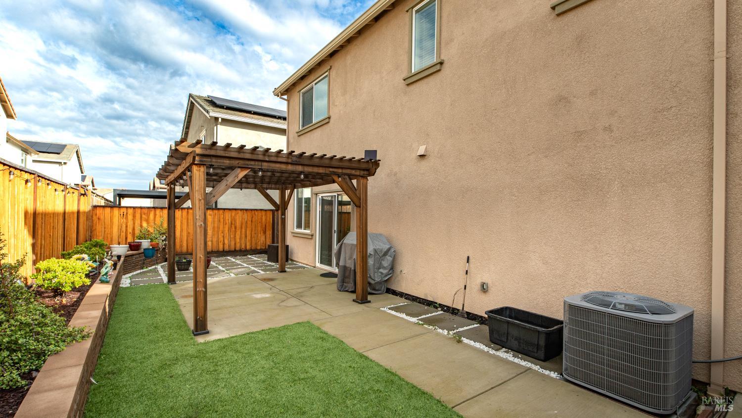 Detail Gallery Image 38 of 42 For 1464 Descanso Ln, Fairfield,  CA 94533 - 3 Beds | 2/1 Baths