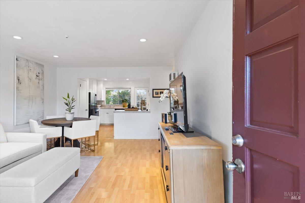 Detail Gallery Image 4 of 33 For 426 North St #14,  Healdsburg,  CA 95448 - 2 Beds | 1 Baths