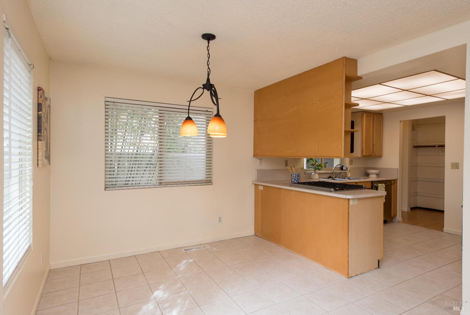 Detail Gallery Image 10 of 37 For 908 Shady Oak Dr, Santa Rosa,  CA 95404 - 3 Beds | 2 Baths