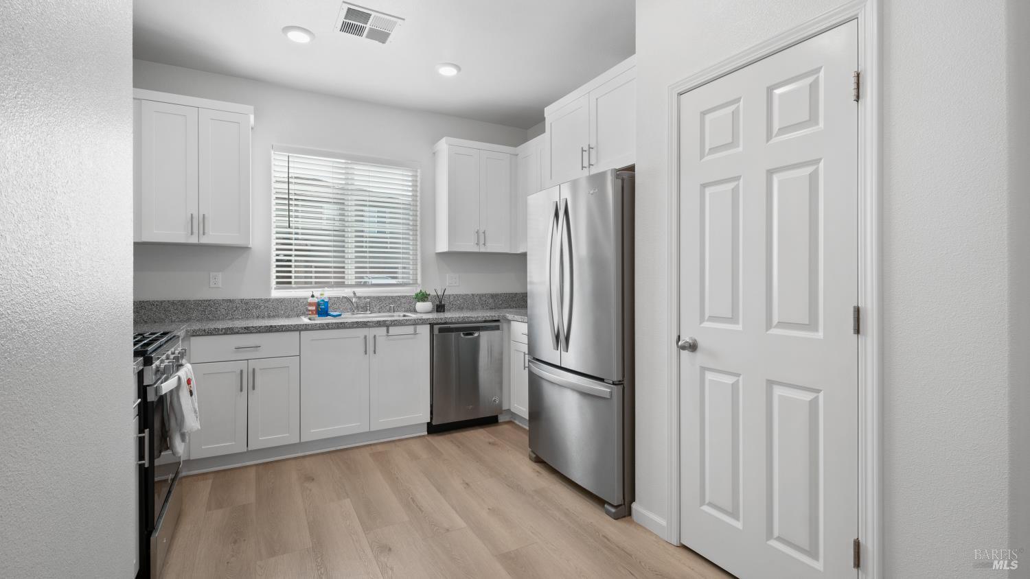 Detail Gallery Image 14 of 42 For 1464 Descanso Ln, Fairfield,  CA 94533 - 3 Beds | 2/1 Baths