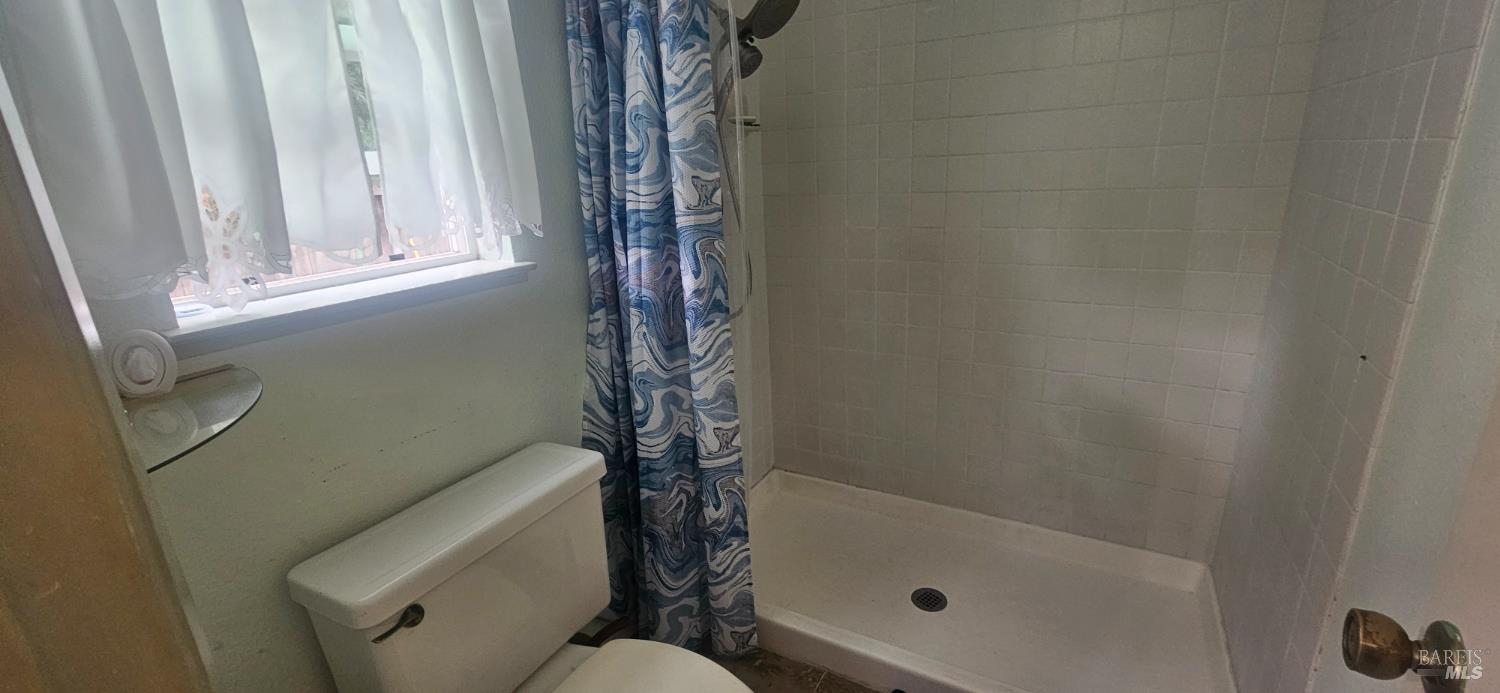 Detail Gallery Image 12 of 17 For 400 Foothill Dr, Vallejo,  CA 94591 - 3 Beds | 2 Baths