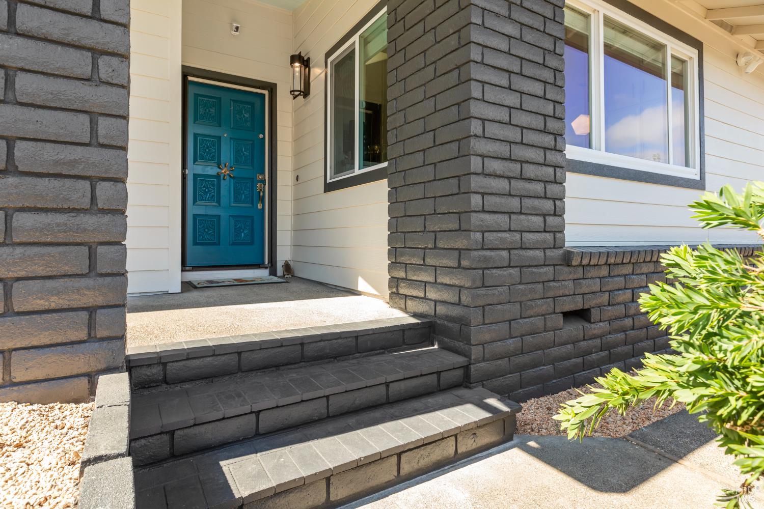 Detail Gallery Image 5 of 41 For 410 Oak Mesa Ct, Santa Rosa,  CA 95409 - 2 Beds | 2/1 Baths