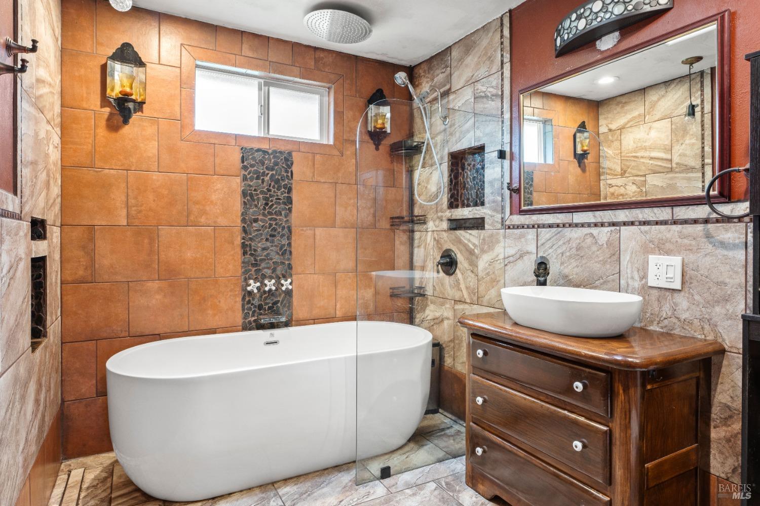 Detail Gallery Image 16 of 24 For 210 Bourbon Ln, Ukiah,  CA 95482 - 2 Beds | 1 Baths