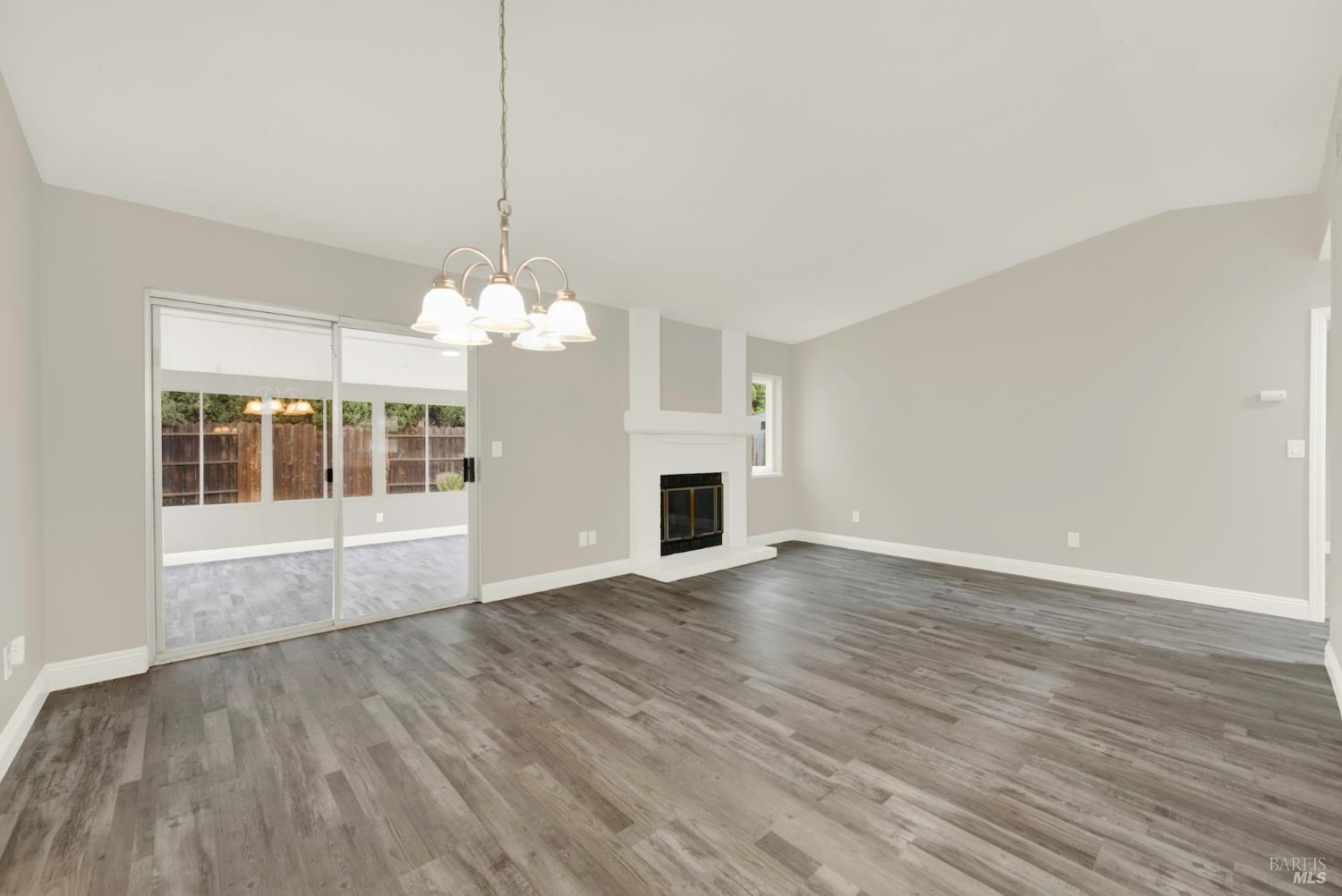 Detail Gallery Image 5 of 35 For 1402 Shasta St, Suisun City,  CA 94585 - 2 Beds | 2 Baths