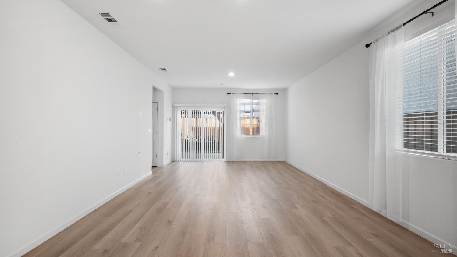 Detail Gallery Image 8 of 42 For 1464 Descanso Ln, Fairfield,  CA 94533 - 3 Beds | 2/1 Baths