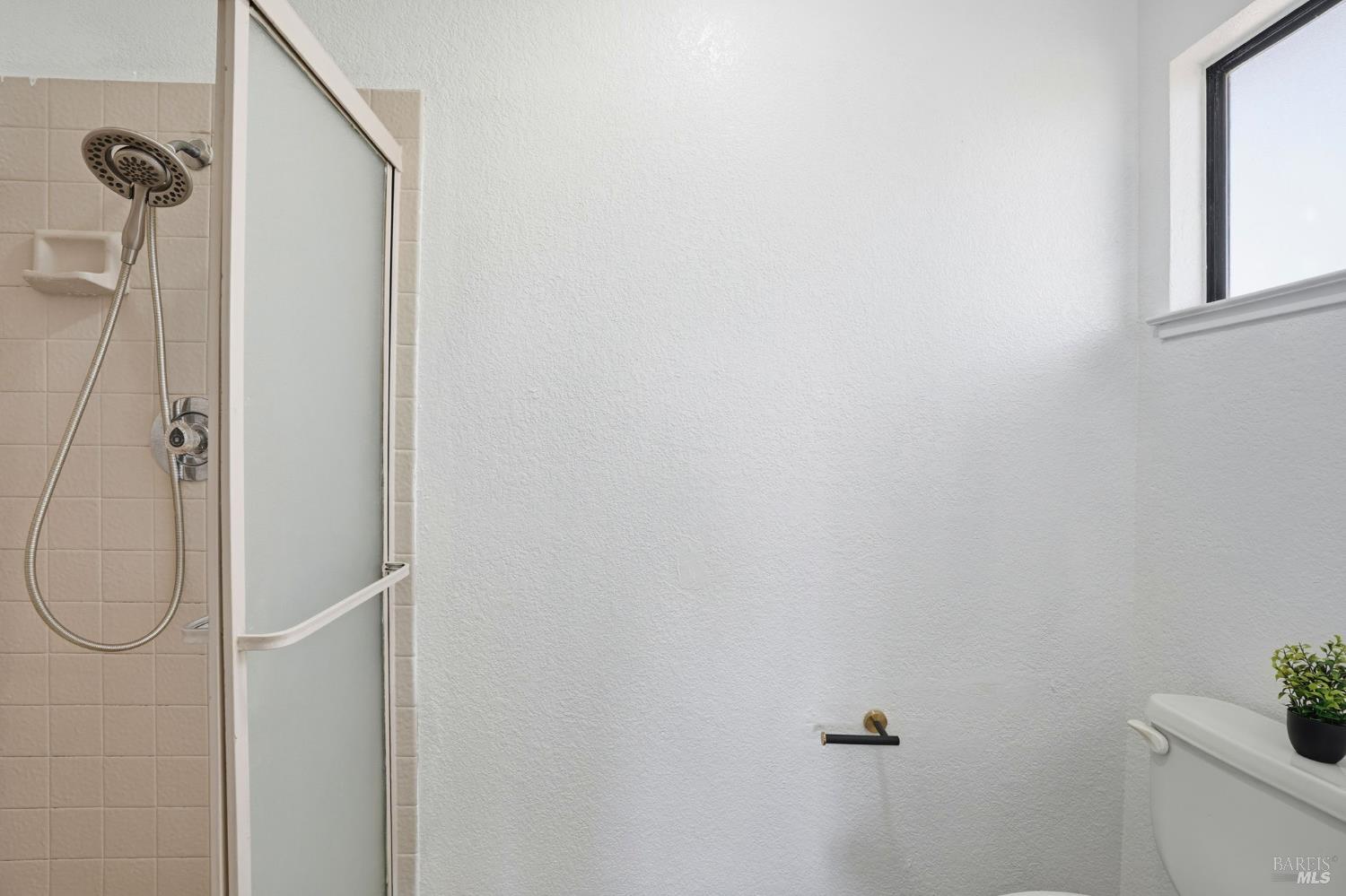 Detail Gallery Image 32 of 45 For 2100 Larchmont Cir, Fairfield,  CA 94534 - 5 Beds | 2/1 Baths