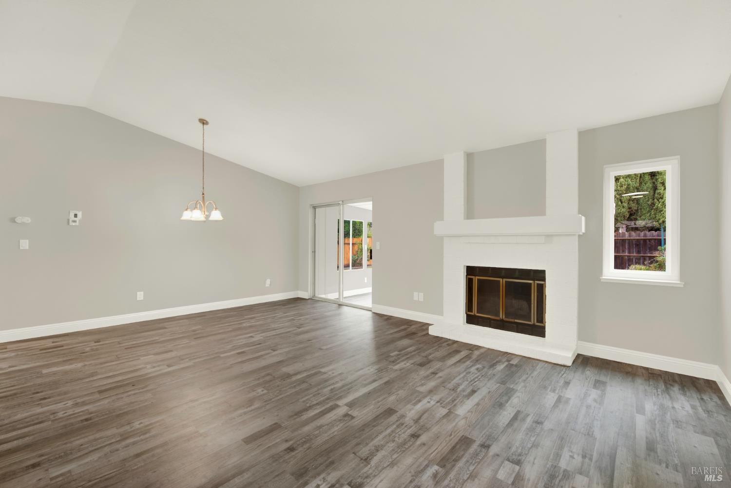 Detail Gallery Image 8 of 35 For 1402 Shasta St, Suisun City,  CA 94585 - 2 Beds | 2 Baths