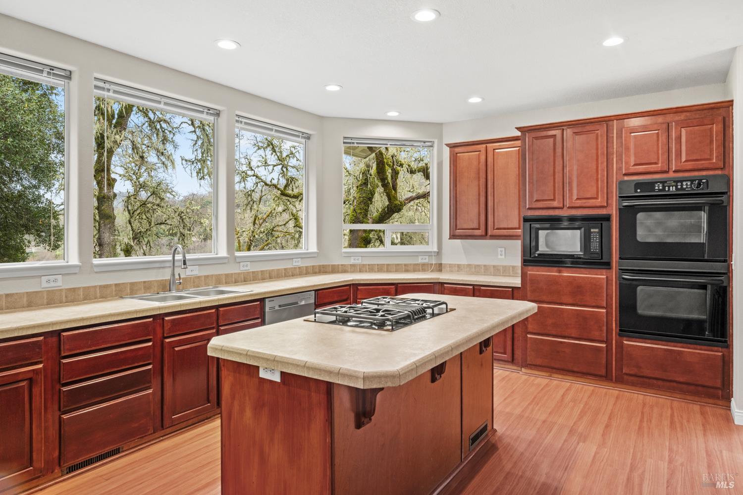 Detail Gallery Image 37 of 64 For 4595 Feliz Creek Rd, Hopland,  CA 95449 - 12 Beds | 6/1 Baths