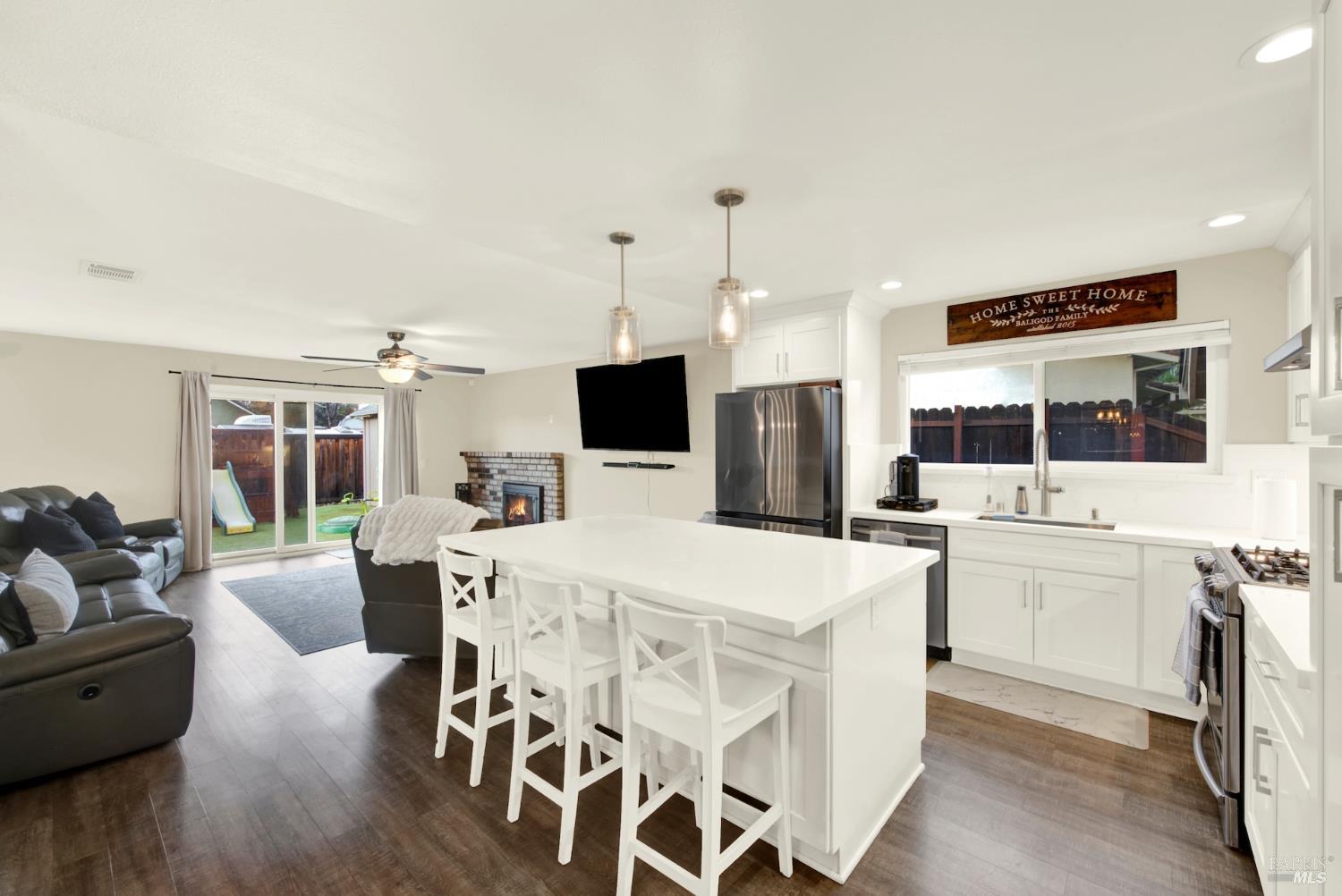 Detail Gallery Image 13 of 58 For 2903 Burbank Dr, Fairfield,  CA 94534 - 4 Beds | 2 Baths