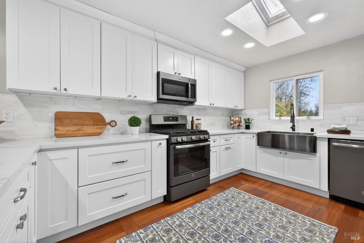 Detail Gallery Image 19 of 58 For 4933 Hansen Dr, Santa Rosa,  CA 95409 - 4 Beds | 2 Baths