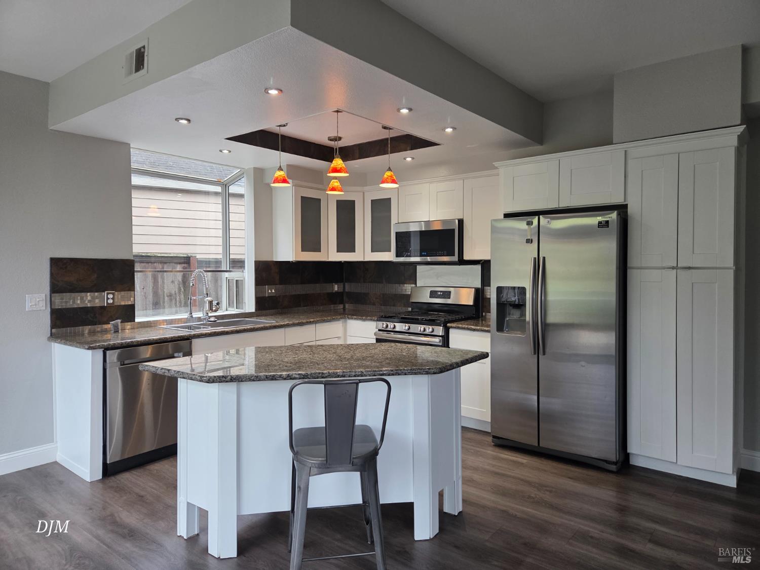 Detail Gallery Image 8 of 21 For 213 Waterview Ter, Vallejo,  CA 94591 - 3 Beds | 2/1 Baths