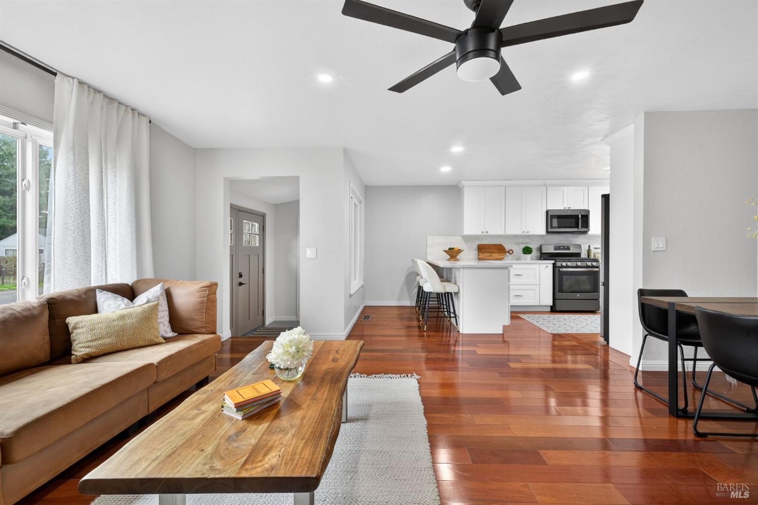 Detail Gallery Image 14 of 58 For 4933 Hansen Dr, Santa Rosa,  CA 95409 - 4 Beds | 2 Baths