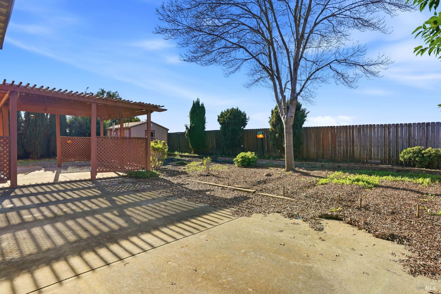 Detail Gallery Image 40 of 45 For 2100 Larchmont Cir, Fairfield,  CA 94534 - 5 Beds | 2/1 Baths