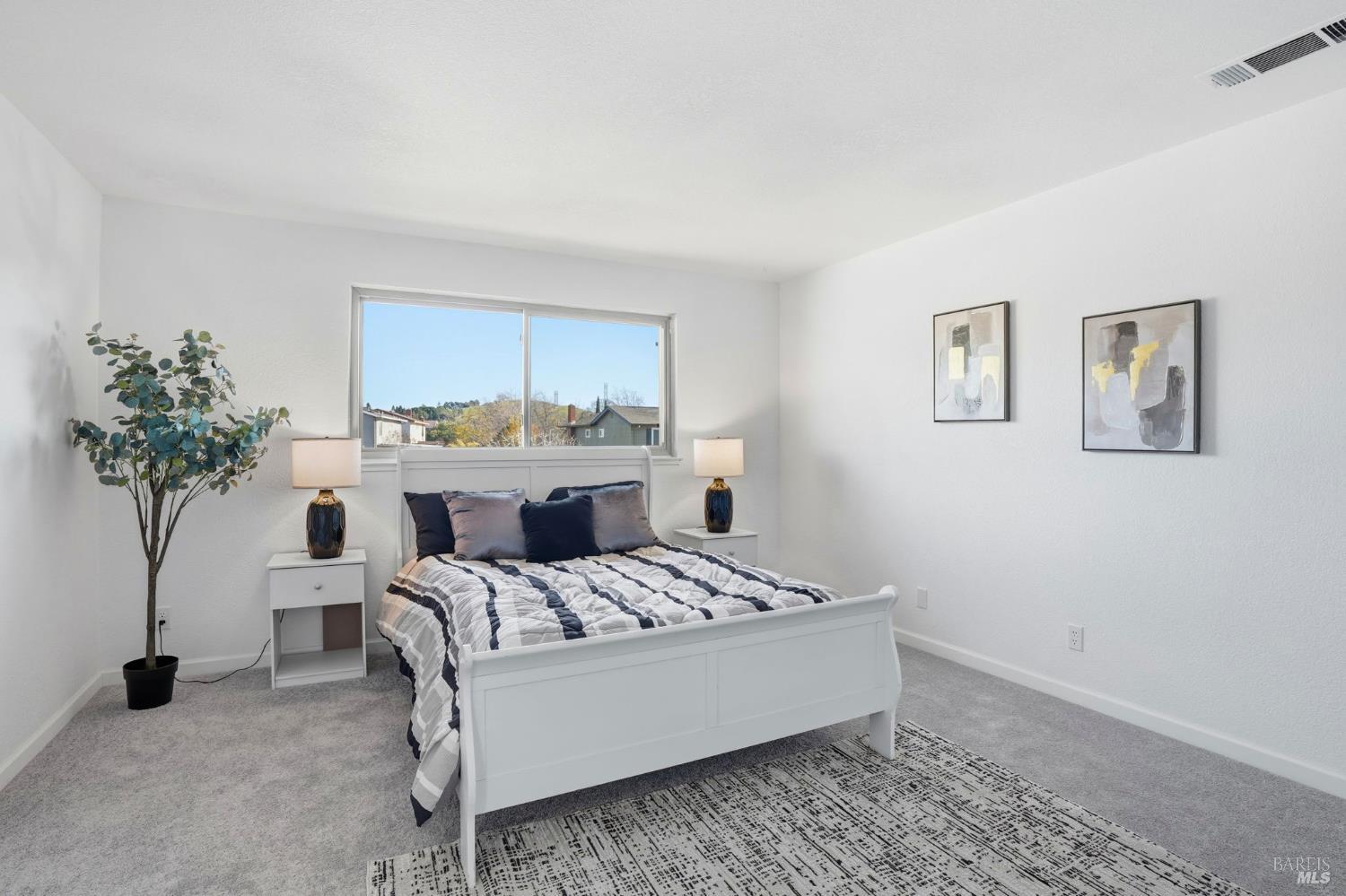 Detail Gallery Image 23 of 45 For 2100 Larchmont Cir, Fairfield,  CA 94534 - 5 Beds | 2/1 Baths