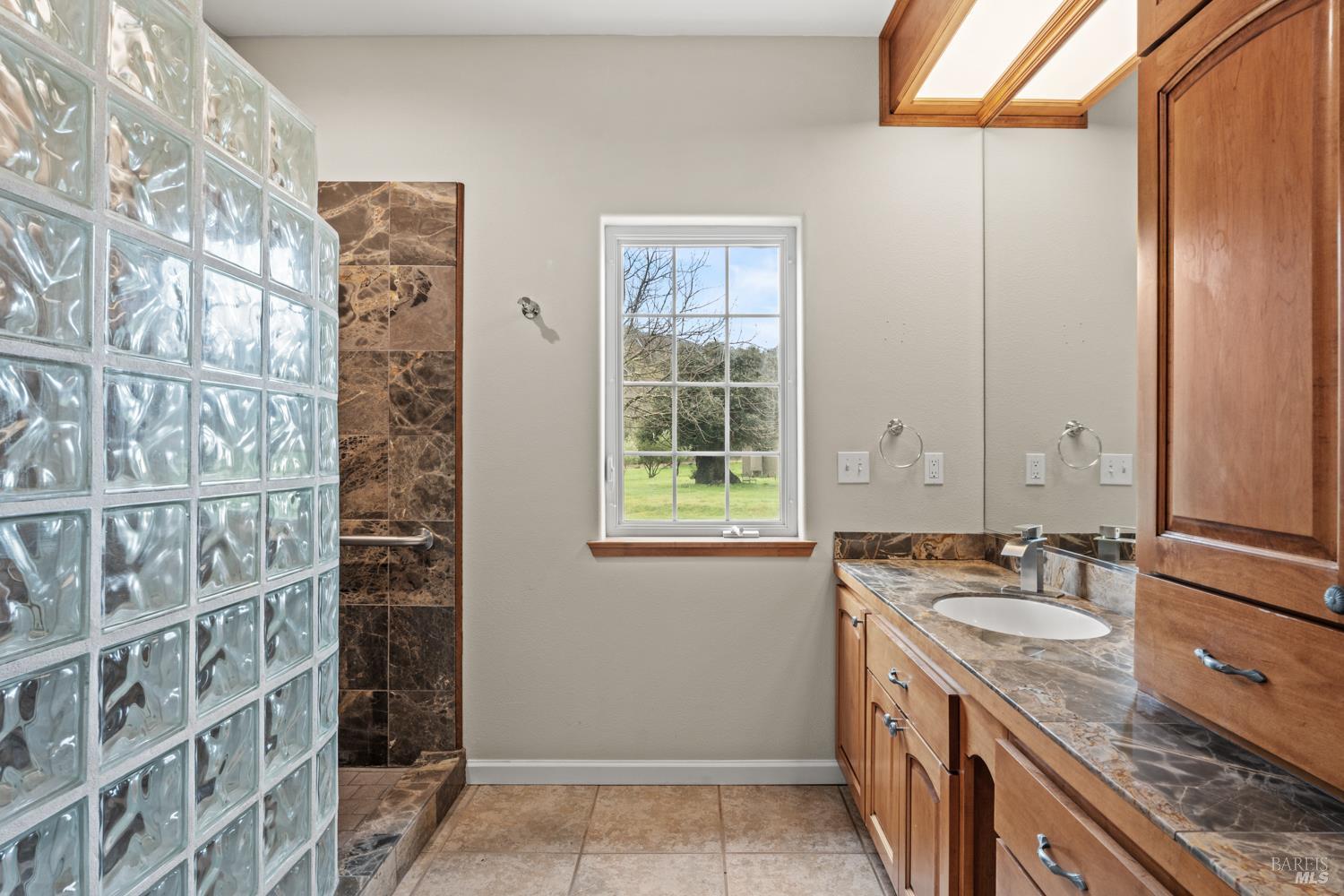 Detail Gallery Image 16 of 64 For 4595 Feliz Creek Rd, Hopland,  CA 95449 - 12 Beds | 6/1 Baths