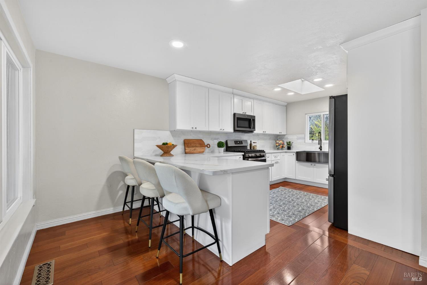 Detail Gallery Image 16 of 58 For 4933 Hansen Dr, Santa Rosa,  CA 95409 - 4 Beds | 2 Baths