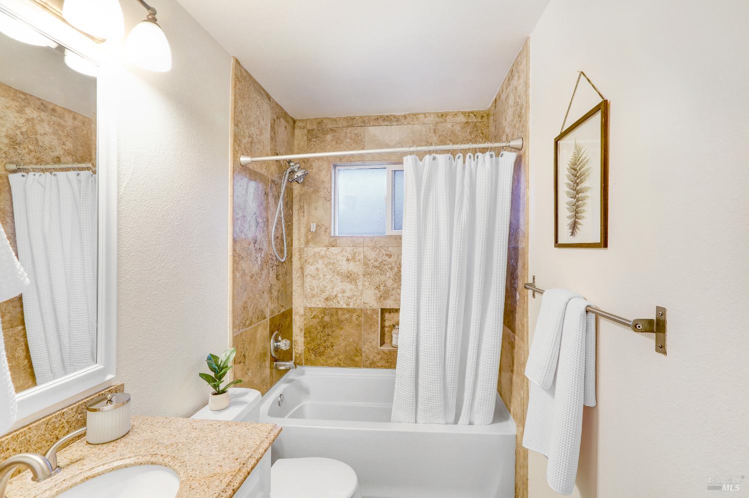 Detail Gallery Image 9 of 13 For 72 Plumas Cir a,  Novato,  CA 94947 - 2 Beds | 1 Baths