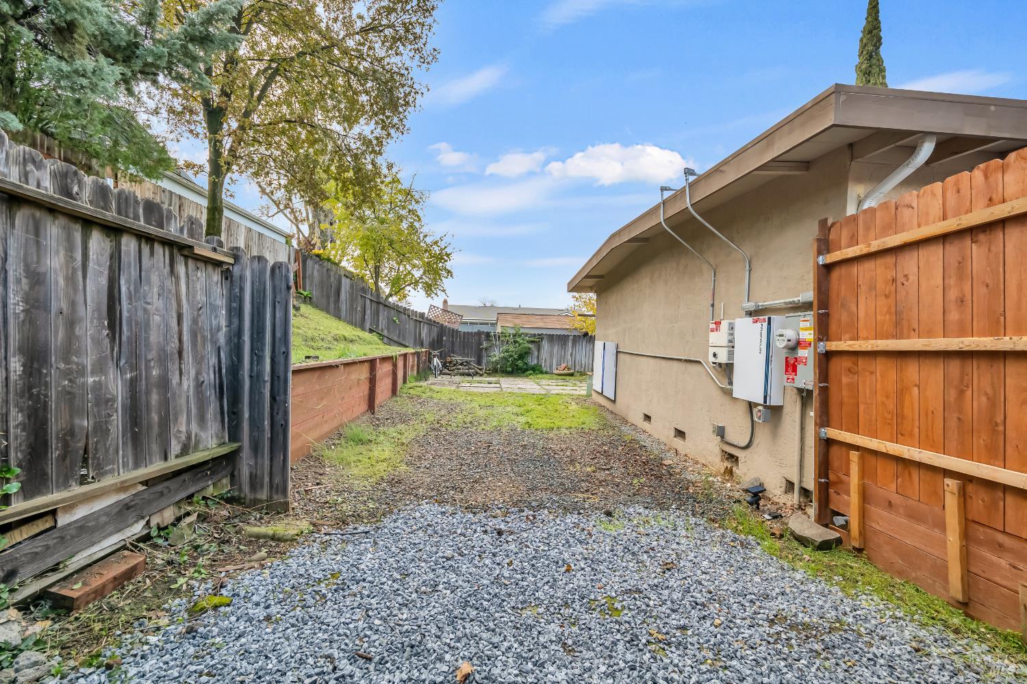Detail Gallery Image 13 of 18 For 445 Springvalley Dr, Vacaville,  CA 95687 - 3 Beds | 2 Baths