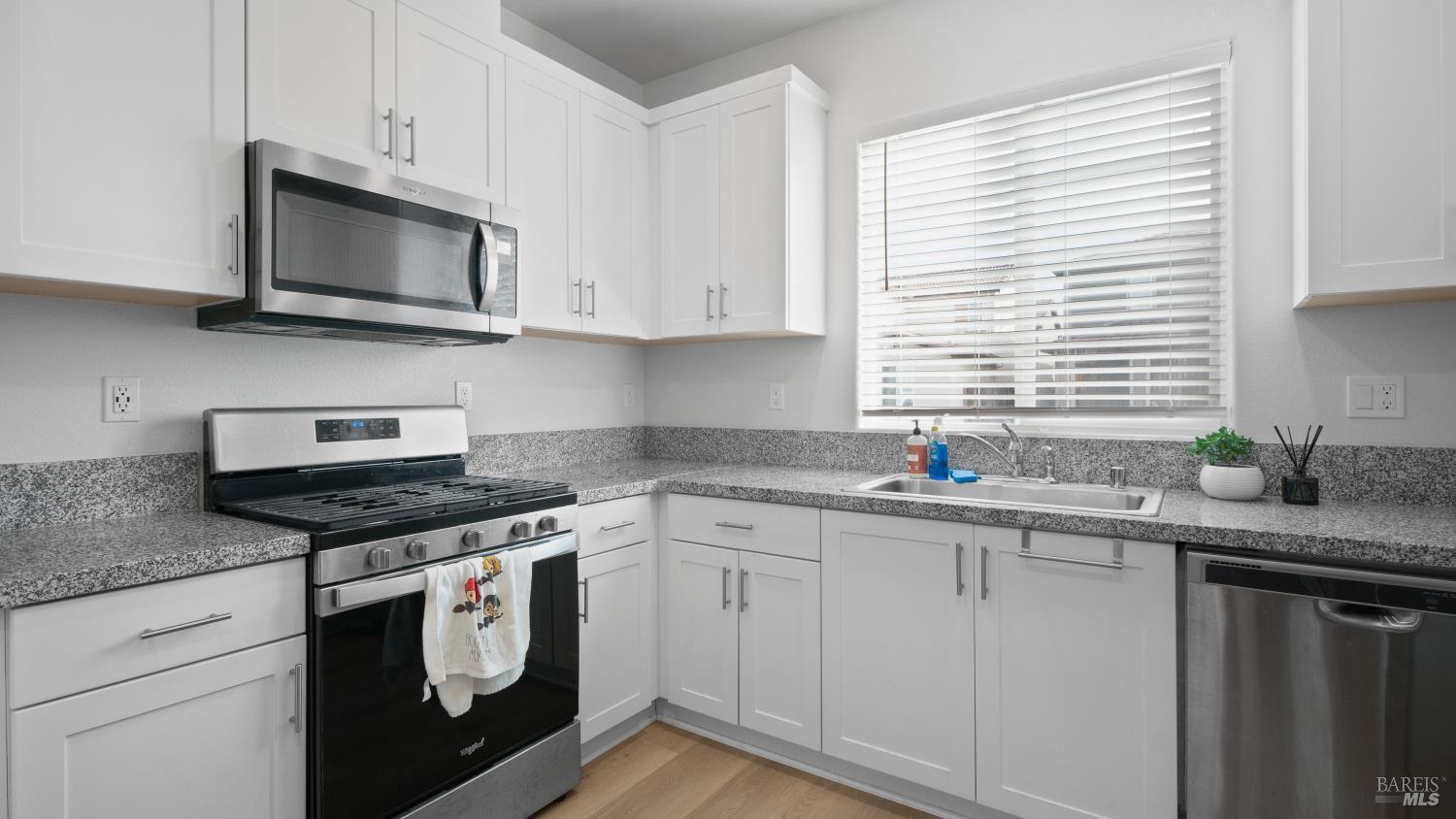 Detail Gallery Image 17 of 42 For 1464 Descanso Ln, Fairfield,  CA 94533 - 3 Beds | 2/1 Baths