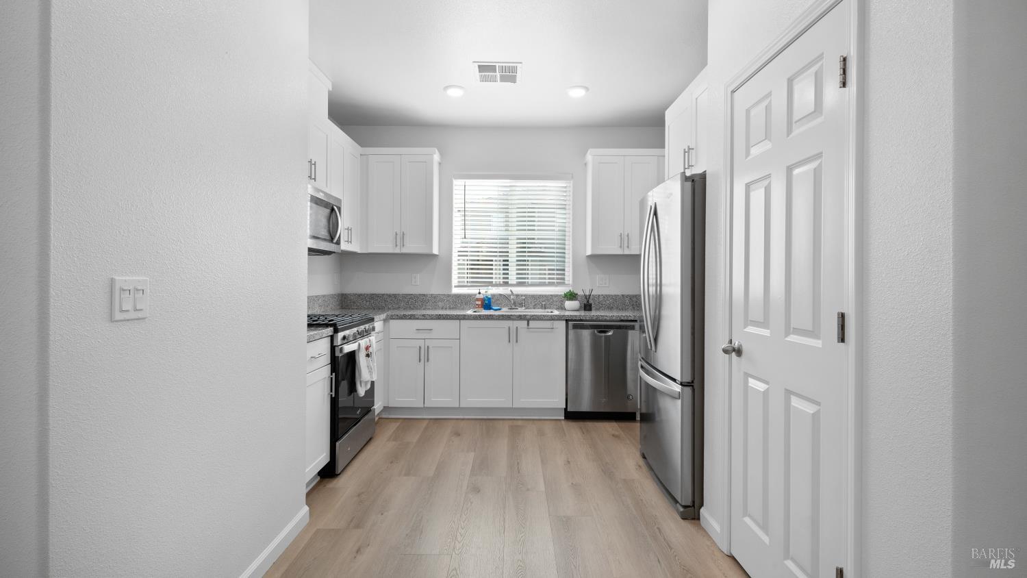 Detail Gallery Image 13 of 42 For 1464 Descanso Ln, Fairfield,  CA 94533 - 3 Beds | 2/1 Baths