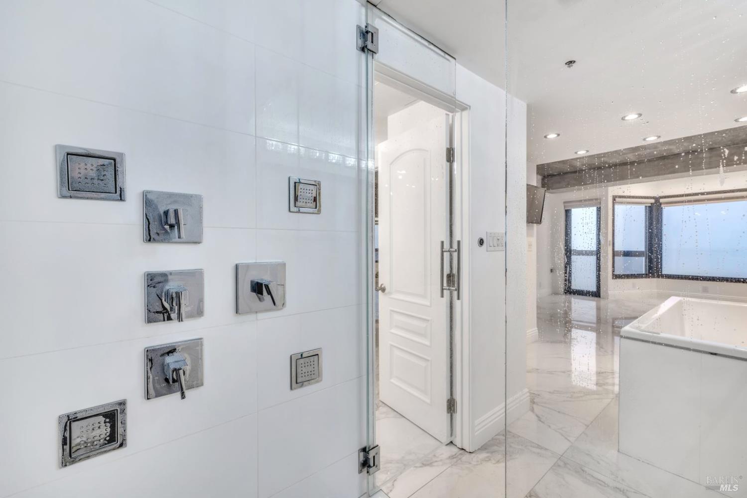 Detail Gallery Image 27 of 31 For 6363 Christie Ave #2513,  Emeryville,  CA 94608 - 1 Beds | 1 Baths